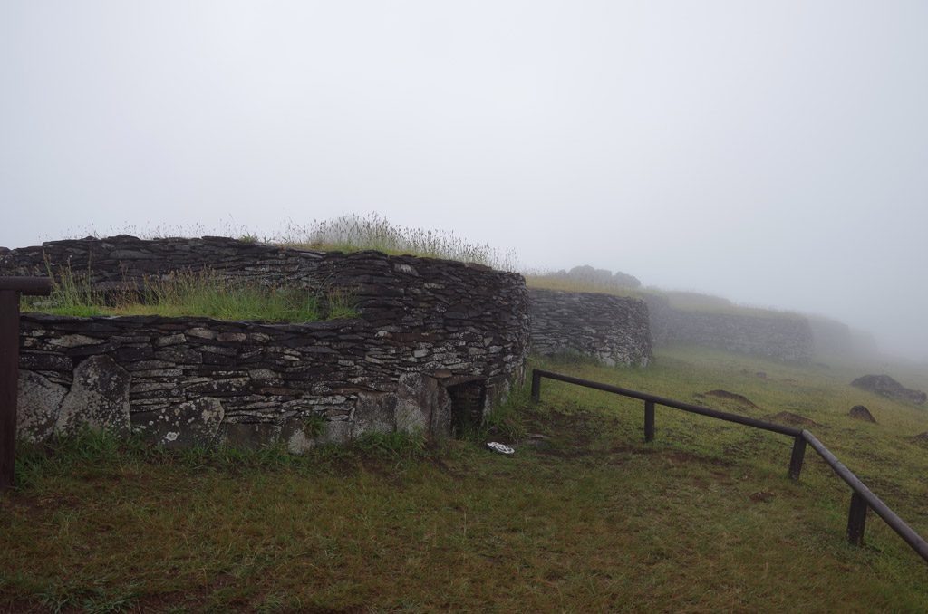 orongo_houses.jpg